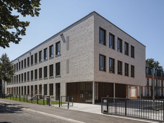 01 Landsknechtstraáe_Eingang zum Campus